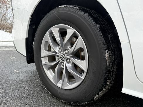 Used 2025 Toyota Sienna LE image 13