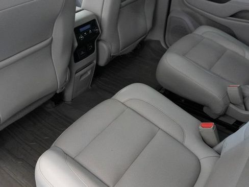 Used 2019 GMC Acadia SLT FWD image 24