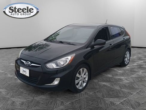 Used 2012 Hyundai Accent SE FWD image 1
