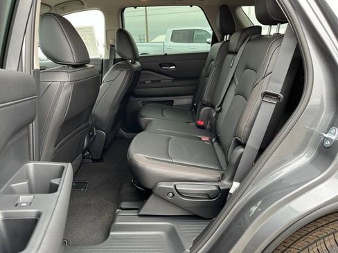 New 2025 Nissan Pathfinder SL w/ Black Appearance Package image 22