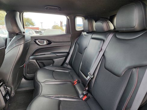 Used 2023 Jeep Compass Trailhawk image 11