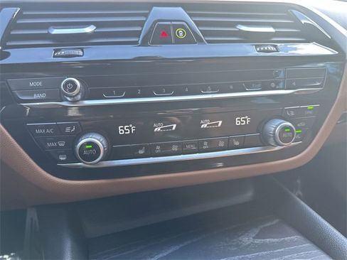 Used 2023 BMW 530e w/ M Sport Package image 17