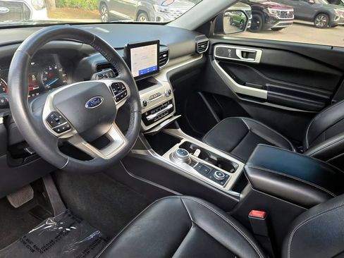 Used 2020 Ford Explorer XLT w/ Equipment Group 202A AWD/4WD image 29