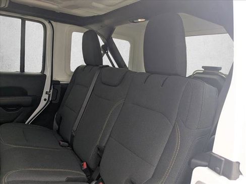 Used 2025 Jeep Wrangler Sahara image 16