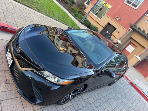 Used 2018 Toyota Camry SE FWD image 30