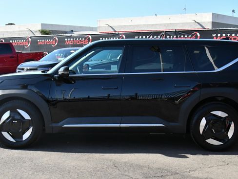 Used 2024 Kia EV9 Light Long Range RWD image 4