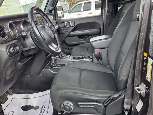 Used 2021 Jeep Wrangler Unlimited Sahara image 5