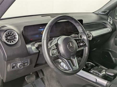 Used 2023 Mercedes-Benz EQB 300 4MATIC image 9