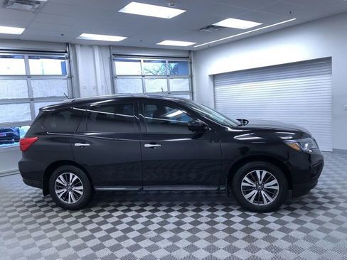 Used 2017 Nissan Pathfinder SV w/ SV Cold Weather Package image 34