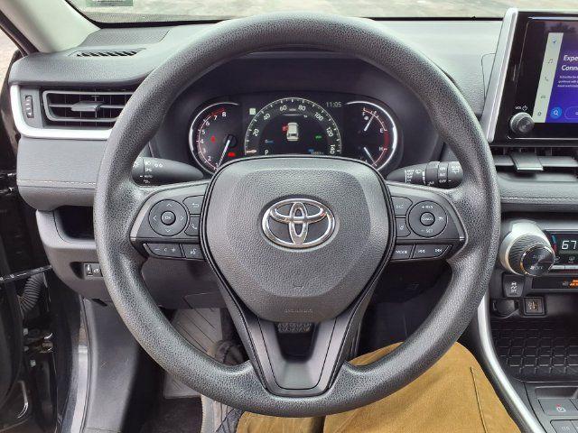 Used 2025 Toyota RAV4 XLE AWD/4WD image 38