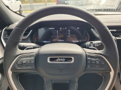 Used 2025 Jeep Grand Cherokee Limited w/ Black Appearance Package image 26