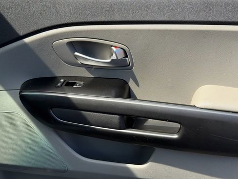 Used 2016 Kia Sedona LX w/ LX Convenience Package FWD image 53