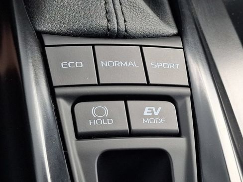 Used 2025 Toyota Camry SE FWD image 23