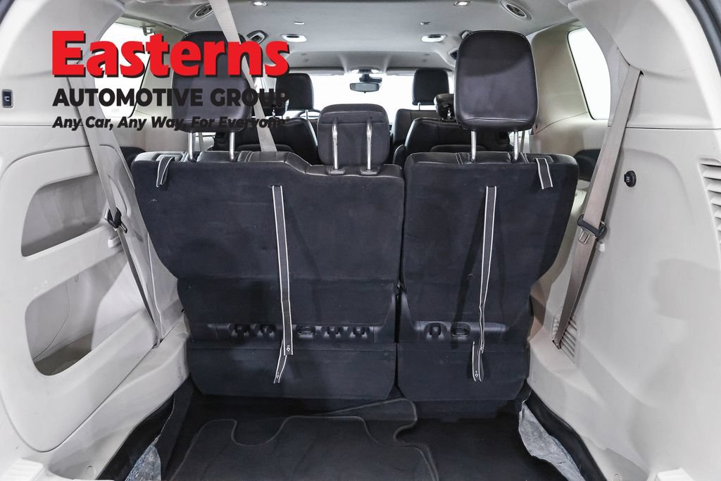 Used 2023 Chrysler Pacifica Touring-L FWD image 10