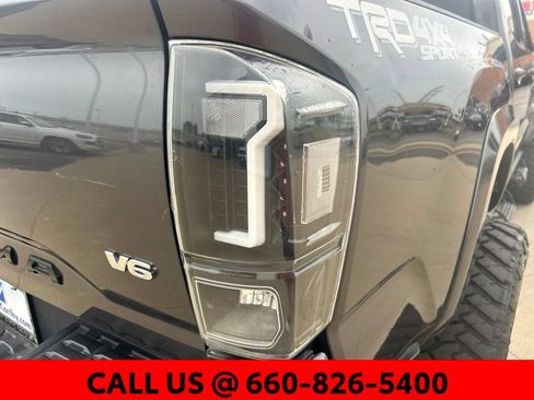 Used 2021 Toyota Tacoma TRD Sport w/ TRD Premium Sport Package AWD/4WD image 12