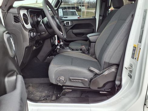 Used 2025 Jeep Gladiator Sport image 13