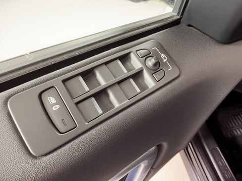 Used 2019 Land Rover Discovery Sport SE AWD/4WD image 15
