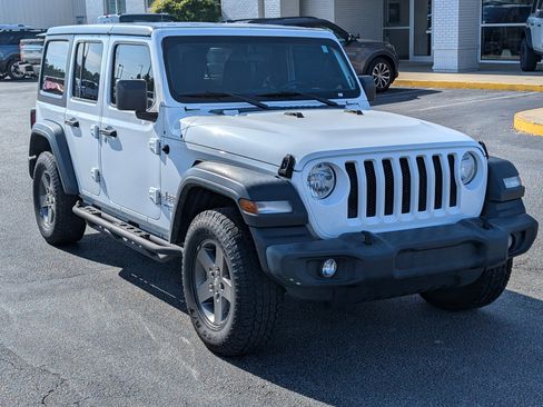 Used 2018 Jeep Wrangler Unlimited Sport AWD/4WD image 39