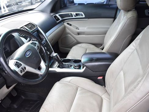 Used 2014 Ford Explorer XLT w/ Equipment Group 202A image 10