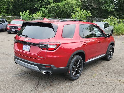 New 2025 Honda Pilot Touring image 4