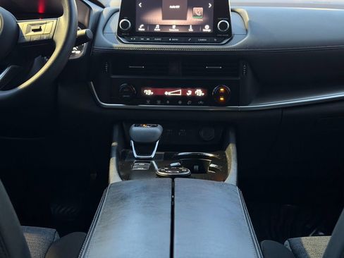 Used 2023 Nissan Rogue SV image 32