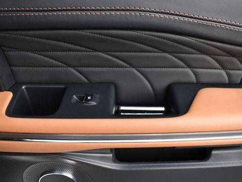 Used 2023 Ford Expedition Platinum image 15