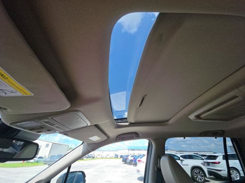 Used 2017 Honda Pilot Touring image 12