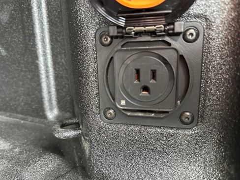 Used 2024 Chevrolet Silverado 2500 High Country w/ Technology Package image 36