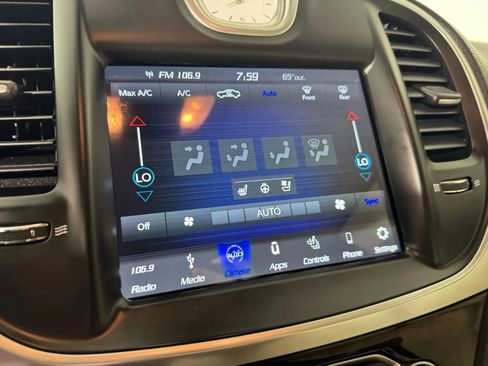 Used 2018 Chrysler 300 Limited AWD/4WD image 20