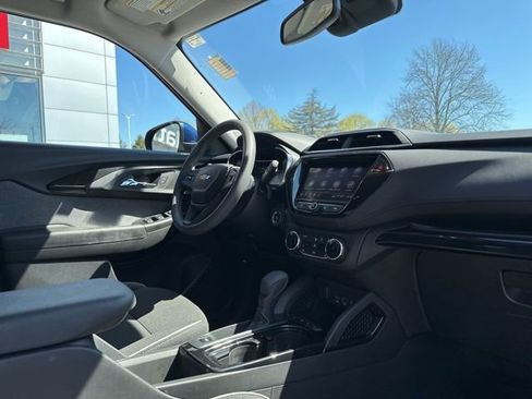 Used 2023 Chevrolet TrailBlazer LT w/ Convenience Package AWD/4WD image 16