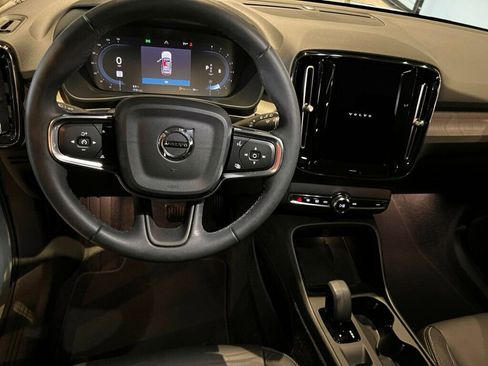 Used 2024 Volvo XC40 B5 Core image 17