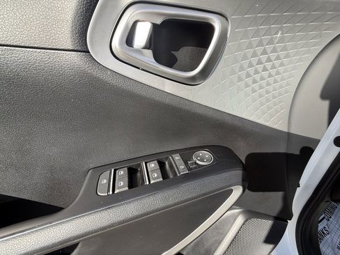 Used 2021 Kia Soul LX image 16