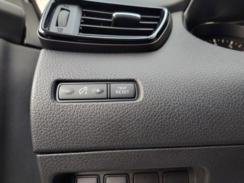 Used 2017 Nissan Rogue Sport SL w/ SL Premium Package image 16