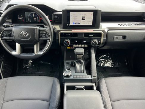 Certified 2025 Toyota Tacoma SR5 w/ SR5 Upgrade Package AWD/4WD image 13