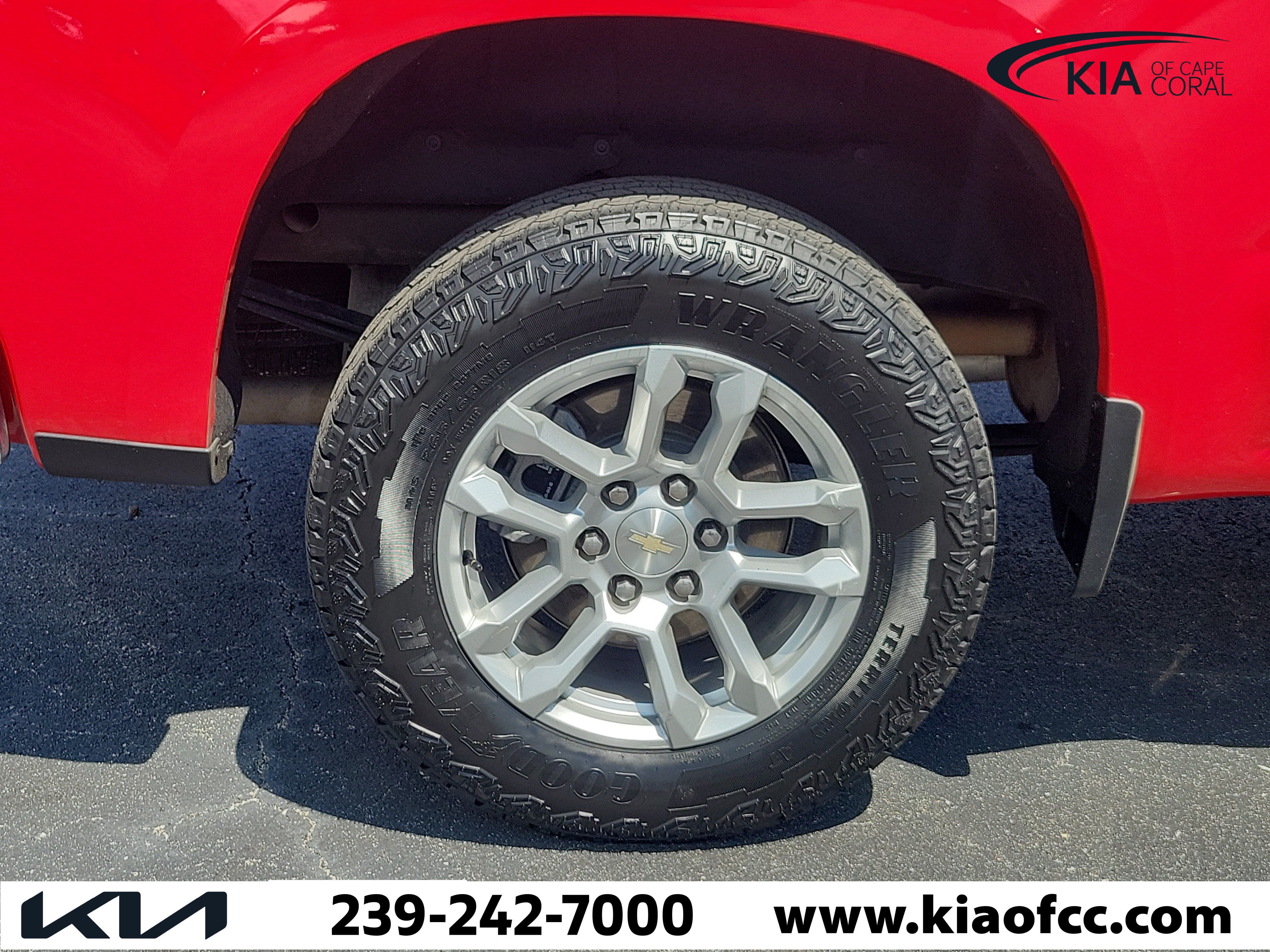 Used 2022 Chevrolet Silverado 1500 LT AWD/4WD image 9