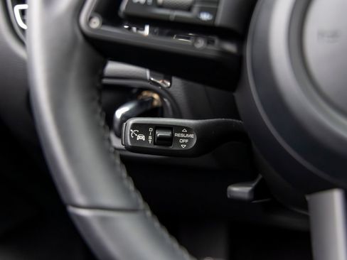Certified 2026 Porsche Macan AWD/4WD image 33