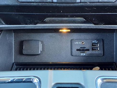 Used 2015 Ford F150 Lariat w/ Equipment Group 502A Luxury image 9