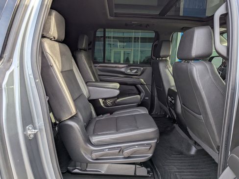 Used 2022 Chevrolet Suburban Z71 w/ Luxury Package image 45