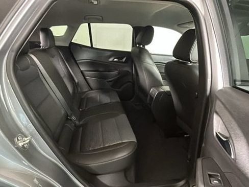 Used 2025 Chevrolet Trax LT FWD image 29