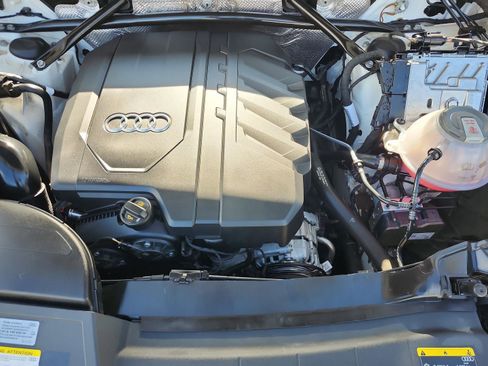 Used 2021 Audi Q5 Premium w/ Convenience Package image 21