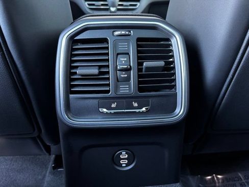 Certified 2026 Porsche Macan AWD/4WD image 24