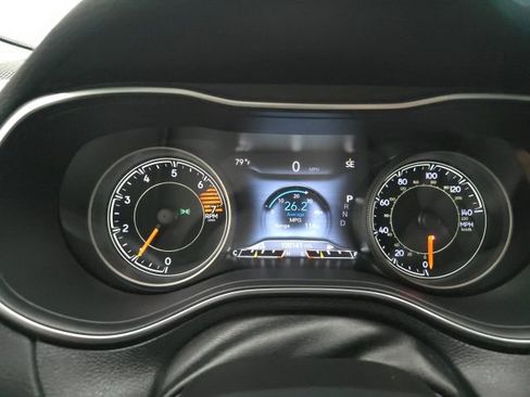 Used 2019 Jeep Cherokee Limited FWD image 23