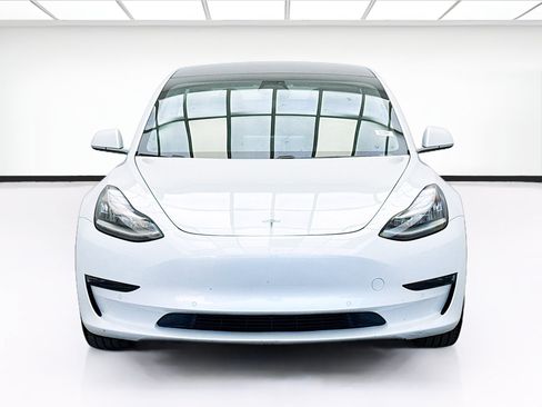 Used 2020 Tesla Model 3 Standard Range Plus RWD image 2