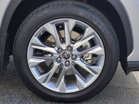 Used 2023 Toyota Highlander Limited FWD image 13