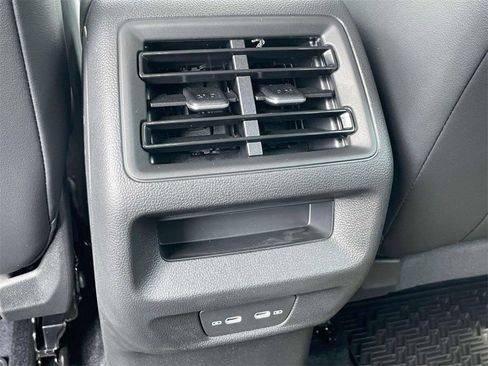 New 2025 Volkswagen Tiguan SE image 17