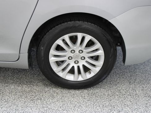 Used 2015 Toyota Sienna XLE Premium FWD image 10