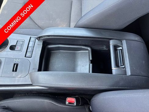 Used 2021 Toyota Highlander L FWD image 33