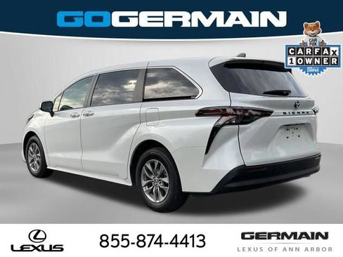 Used 2023 Toyota Sienna XLE FWD image 5