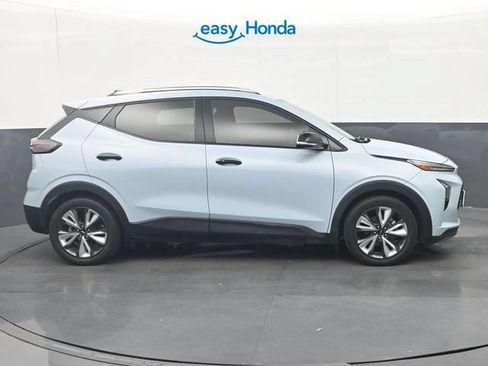 Used 2022 Chevrolet Bolt EUV LT w/ Convenience Package FWD image 8