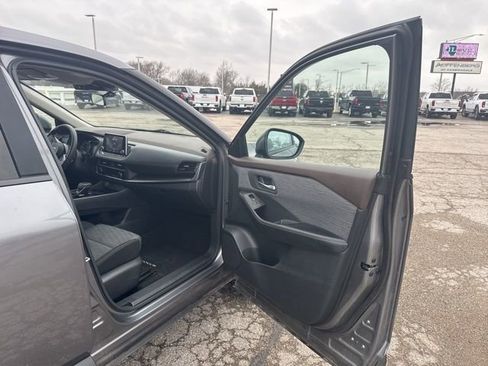 Used 2023 Nissan Rogue SV image 7